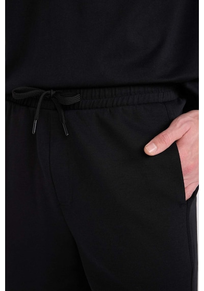 DeFacto Regular Fit Düz Paça Şort D9769AX25SMBK81