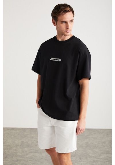 Grimelange RICO Erkek %100 Pamuklu Önü Ve Arkası Baskılı Bisiklet Yaka Kısa Kollu Oversize Siyah T-Shirt Grimelange RICO Erkek %100 Pamuklu Önü Ve Arkası Baskılı Bisiklet Yaka Kısa Kollu Oversize Siyah T-Shirt