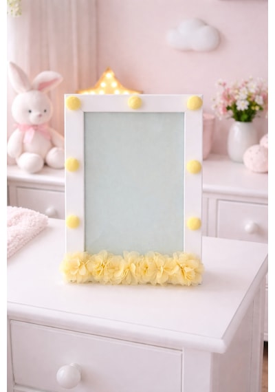 Ponpon Ve Çiçek Detaylı Bebek Odası Çerçeve 15x21 Cm El Yapımı Fotoğraf Çerçevesi Sarı