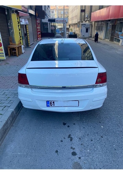 Opel Astra H Sedan Bagaj Üstü Spoiler Piano Black