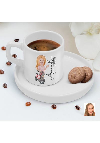 Bk Gift Kişiye Özel Sunum Tabaklı Kadın Bisiklet Sürücüsü Karikatürlü Kahve Fincanı-5, Sevgiliye Hediye, Aileye Hediye, Arkadaşa Hediye Beyaz