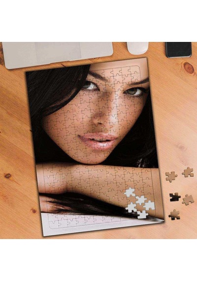 Güzel Esmer Kız 240 Parça Puzzle Yapboz-4681300