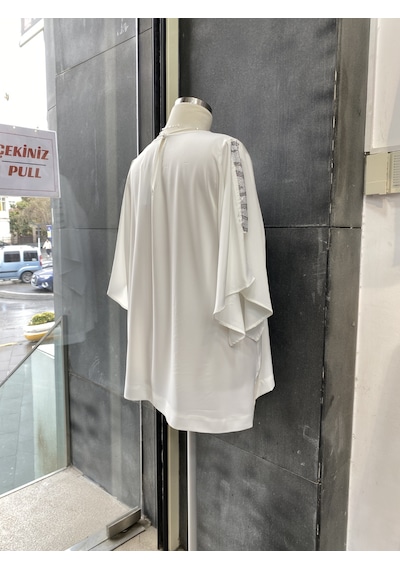 Pera Moda Yanları Boncuklu Zarif Kollu Uzun Oversize Büyük Beden Kadın Gömlek Beyaz