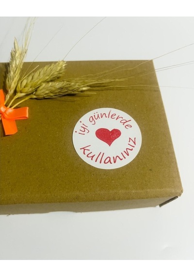 İyi Günlerde Kullanınız Kırmızı Yazılı Ortası Kalpli Yuvarlak Yapışkanlı Etiket 5x5 Cm 100 Adet