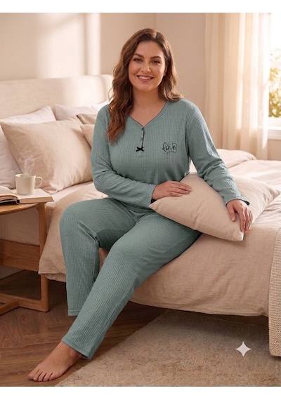 Büyük Beden Uzun Kol Pamuklu Likralı İnterlok Kumaş Pijama Takımı 8739 Yeşil Büyük Beden Uzun Kol Pamuklu Likralı İnterlok Kumaş Pijama Takımı 8739 Yeşil