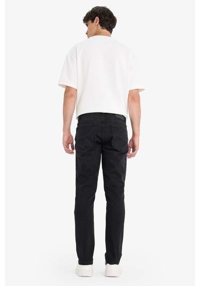 DeFacto Pedro Slim Fit Dar Kalıp Normal Bel Dar Paça Jean Pantolon R8788AZ25AUNM40 DeFacto Pedro Slim Fit Dar Kalıp Normal Bel Dar Paça Jean Pantolon R8788AZ25AUNM40