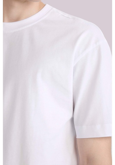 DeFacto Oversize Geniş Kalıp Bisiklet Yaka Basic Düz Kısa Kollu Beyaz Tişört E6885AXNSWT34