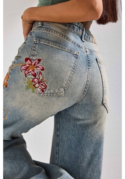 it's basic Kadın T.kot Rengi 4s6-32 Flare Fit Elastan Kumaş Özel Nakış Detaylı Tasarım Denim Jean