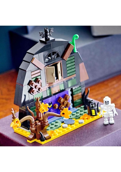 Lego Iconic Cadılar Bayramı Ahırı 40721