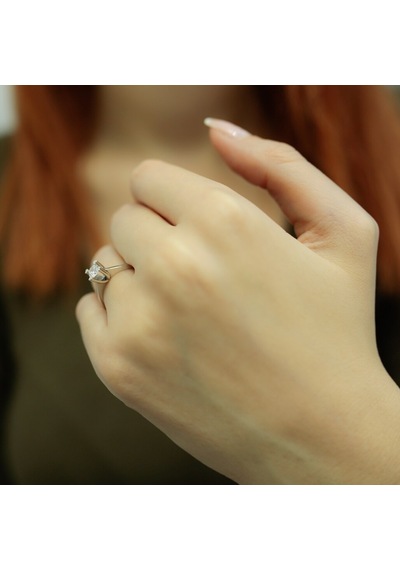 Lova E Renk 0,31 Karat Pırlanta Tektaş Yüzük - HRD Sertifikalı