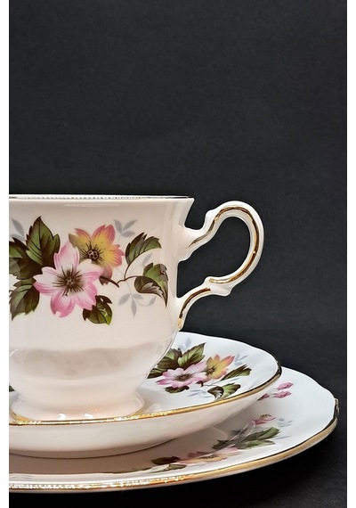 Yeşil Pembe Floral Vintage Çay Fincanı 3 Parça Yeşil