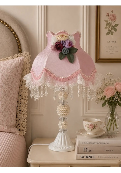 Pembe Kadife Kaplı Çiçek Dekorlu Başlık İncili Beyaz Ayaklı Klasik Prenses Model Abajur 55x25cm