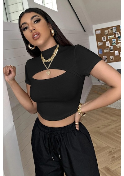 I-moda Kadın Siyah Göğüs Dekolteli Yarım Kollu Cut Out Crop Top Bluz