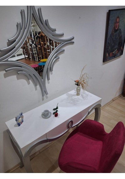 Dresuar Cnc Kabartma 90669 Model Aynalı Kelebek Kolçaklı Sandalye Ayak Parlak Beyaz Gri Renk Beyaz - Gri Dresuar Cnc Kabartma 90669 Model Aynalı Kelebek Kolçaklı Sandalye Ayak Parlak Beyaz Gri Renk Beyaz - Gri