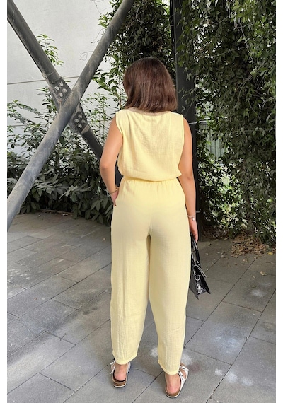 WeShaya Sarı Hasır Detaylı V Yaka, İthal Müslin Kumaş, Basic Kesim, Salaş Kolsuz Bluz & Atlet Sari WeShaya Sarı Hasır Detaylı V Yaka, İthal Müslin Kumaş, Basic Kesim, Salaş Kolsuz Bluz & Atlet Sari