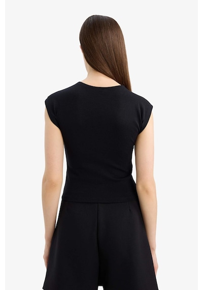 DeFacto Slim Fit Dar Kesim Bisiklet Yaka Basic Düz Modal Kısa Kollu Tişört F0685AX25SPBK27