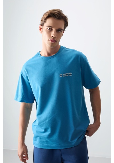 Air Jones Tommy Life Petrol Mavi Pamuklu Kalın Yumuşak Dokulu Oversize Fit Baskılı Erkek T-shirt - 88375 Petrol Mavi Air Jones Tommy Life Petrol Mavi Pamuklu Kalın Yumuşak Dokulu Oversize Fit Baskılı Erkek T-shirt - 88375 Petrol Mavi