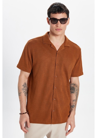 Tudors Slim Fit Kısa Kol Örme Kumaş Apaş Yaka Rahat Armürlü Doku Kahverengi Erkek Gömlek-33099 Kahverengi