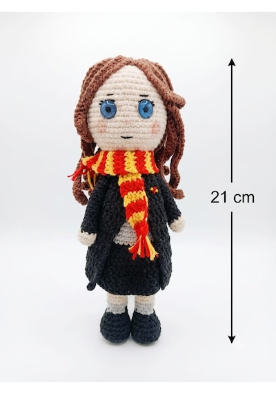 Okulun Cübbeli Cadısı Amigurumi Örgü Oyuncak - Film Karakteri Hediyelik Figür 21 Cm