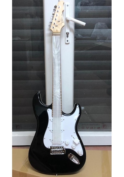 Karma Markalı Ve Renkli Elektro Gitarlar