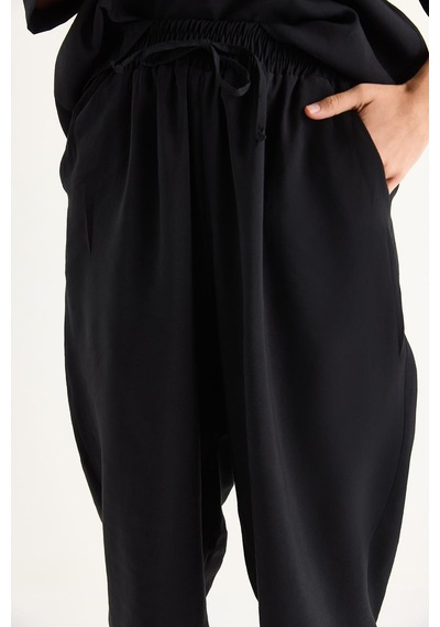 Kadın Kayık Yaka Yarım Kol Bluz Beli Lastikli Şalvar Pantolon Alt-üst Takım 60283118 - Siyah Kadın Kayık Yaka Yarım Kol Bluz Beli Lastikli Şalvar Pantolon Alt-üst Takım 60283118 - Siyah
