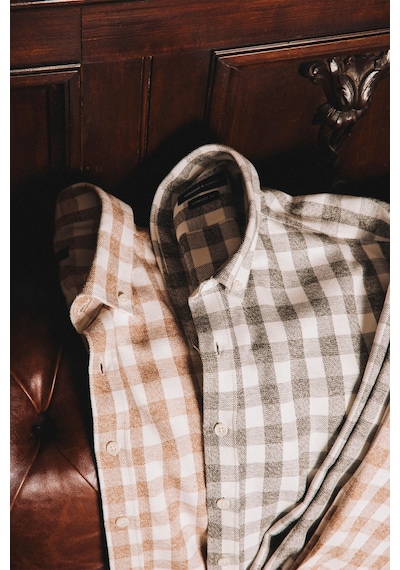 AC&Co / Altınyıldız Classics Erkek Ekru Lacı Comfort Fit Rahat Kesim Düğmeli Yaka Flanel Oduncu Gömlek Ekru - Lacivert AC&Co / Altınyıldız Classics Erkek Ekru Lacı Comfort Fit Rahat Kesim Düğmeli Yaka Flanel Oduncu Gömlek Ekru - Lacivert
