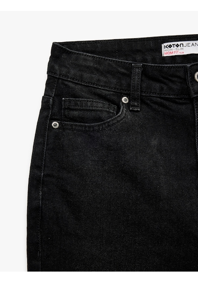 Koton Pamuklu Yüksek Bel Düğmeli Slim Fit Mom Jean Pantolon - Mom Jeans Siyah 5wal40043md Siyah