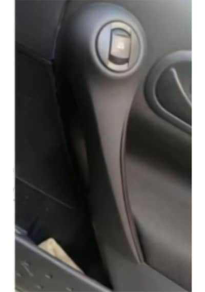 Renault Megane 2 Kapı İç Çekme Kolçak Sağ Taraf Siyah 7701475315