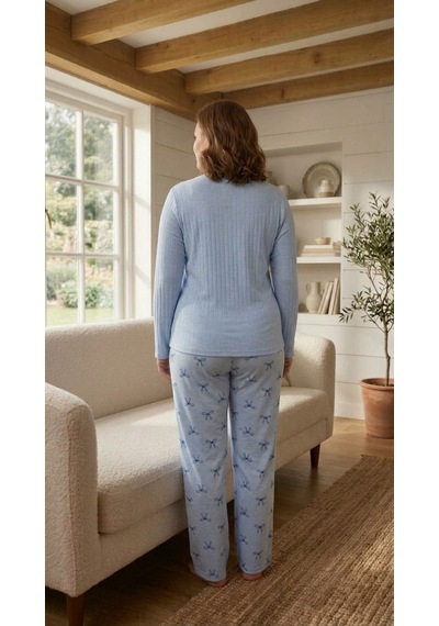 Eyfuze Kadın Kışlık Büyük Beden Nakışlı Desenli Yakası Düğmeli Uzun Kollu Pijama Takımı Açık Mavi Eyfuze Kadın Kışlık Büyük Beden Nakışlı Desenli Yakası Düğmeli Uzun Kollu Pijama Takımı Açık Mavi