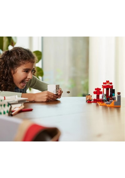 LEGO® Minecraft 21255 Nether Geçidi Pususu 352 Parça