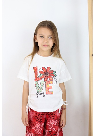 Fesshera Kız Çocuk Love Yourself Baskılı Tişört Ve Geometrik Etnik Desenli Geniş Paça Pantolon Takımı Kırmızı Fesshera Kız Çocuk Love Yourself Baskılı Tişört Ve Geometrik Etnik Desenli Geniş Paça Pantolon Takımı Kırmızı