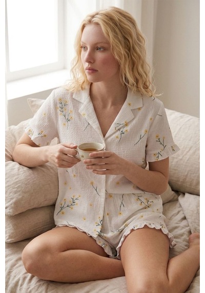 Çiçek Desenli Fırfır Detaylı Şortlu Pijama Takımı 8075 Çok Renkli