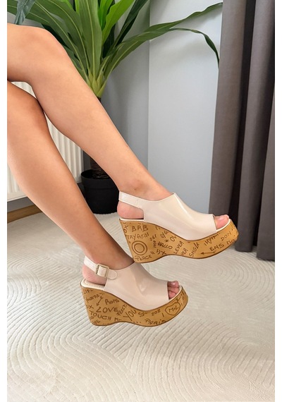 Preshley Kadın Pure Bej Rugan 10 Cm Dolgulu Yazılı Mantar Taban Ayakkabı