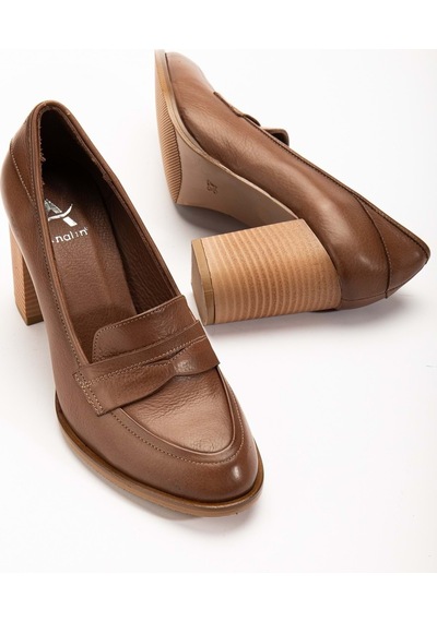 Analin Shoes Kadın Hakiki Deri Saraçlı Klasik Topuklu Ayakkabı Ceviz