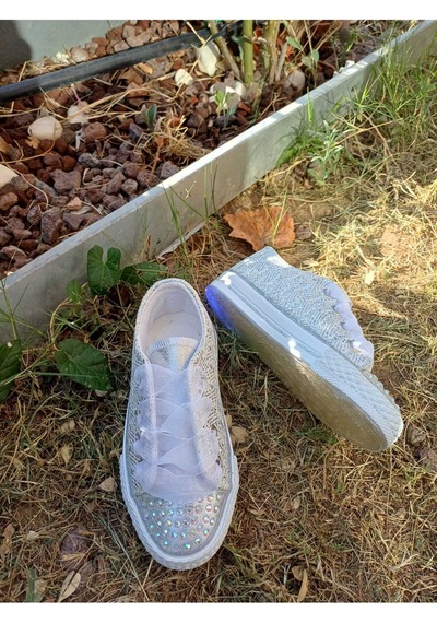 Scarpe Magiche Kız Çocuğu Gümüş Renkli Bağcıklı Ayakkabı 31-35 Numara Arası Işıksızdır Gümüş Scarpe Magiche Kız Çocuğu Gümüş Renkli Bağcıklı Ayakkabı 31-35 Numara Arası Işıksızdır Gümüş