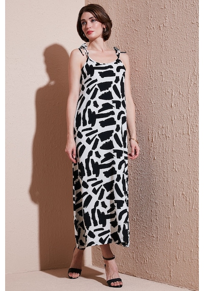 Lela Desenli Midi Boy Oversize Fit Bağlamalı Ip Askılı Bisiklet Yaka Bayan Elbise 5869009 Siyah