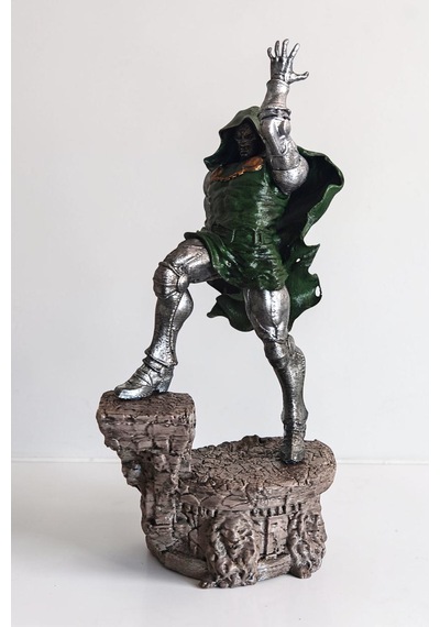 Doctor Doom Figür 20 Cm