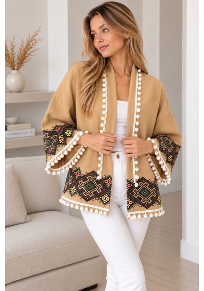 Lima Camel Kadın Etnik Desenli Kimono Ceket Ponpon Detaylı Salaş Kesim Bohem Mevsimlik Ceket Lima Camel Kadın Etnik Desenli Kimono Ceket Ponpon Detaylı Salaş Kesim Bohem Mevsimlik Ceket