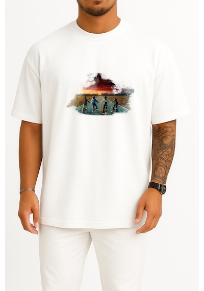 Bahriyeli Collection Oversize Four Children Riding Bicycle Göğüs Baskılı Unisex T-shirt Beyaz