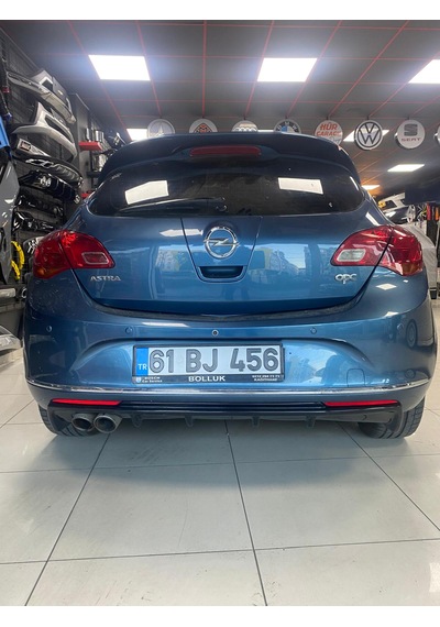 Opel Astra J Makyajlı Kasa Hb Uyumlu Arka Difüzör Plastik Parlak Siyah