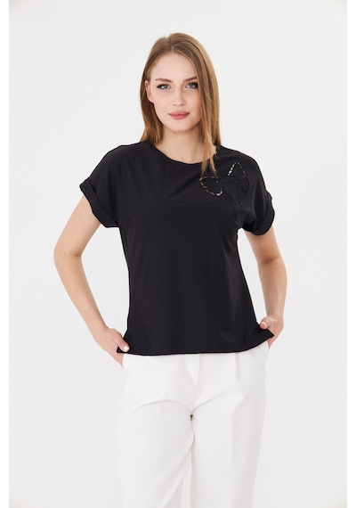 Sortie Collection Göğsü Fiyonk Nakışlı Yırtmaçlı Modal Basic Tişört Siyah