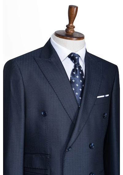 İlayda Emir Luxury, İtalyan Kesim, Slim Fit, Kruvaze, Çizgili, Erkek Takım Elbise Lacivert İlayda Emir Luxury, İtalyan Kesim, Slim Fit, Kruvaze, Çizgili, Erkek Takım Elbise Lacivert