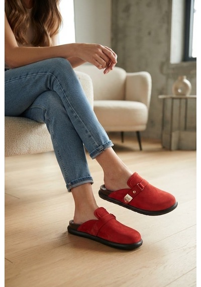 Shoetek Ralena Kadın Terlik Bantlı Tokalı Kırmızı Süet Shoetek Ralena Kadın Terlik Bantlı Tokalı Kırmızı Süet