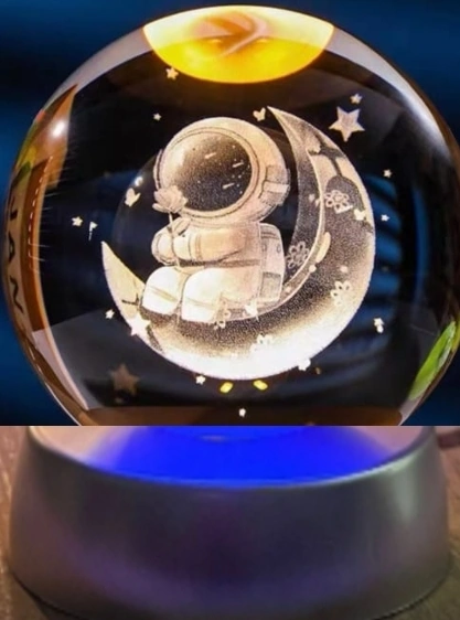 Ay Üstünde Astronot Tasarımlı Plastik Altlıklı Işıklı Cam Küre diğer