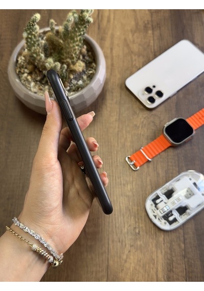 Apple iPhone 11 Uyumlu Süper İnce Mat Ultra Thin Silikon Kılıf Siyah