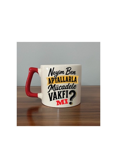 Neyim Ben Aptallarla Mücadele Vakfı Mı Baskılı Siyah Kulplu Prime Kupa - Komik Hediye Bardak Fincan Prime Kupa - Kırmızı Kulp