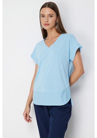On Kadın V Yaka Parçalı T-shirt 71475 Mavi