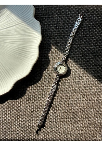 Retro Minimal Metal Kordon Vintage Kadın Kol Saati Gümüş Altın 33379250