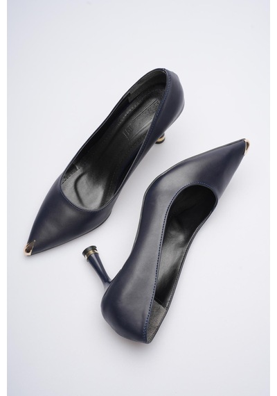 Esatsani Lacivert Deri Sivri Burun 8 Cm Topuklu Gold Burunluk Detaylı More Stiletto Kadın Ayakkabı Lacivert Deri Esatsani Lacivert Deri Sivri Burun 8 Cm Topuklu Gold Burunluk Detaylı More Stiletto Kadın Ayakkabı Lacivert Deri