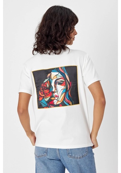 Yapay Zeka Tasarım Sırt Aplike Özel Baskılı %100 Pamuklu Penye Regular Fit T-shirt Pikasso2 Beyaz